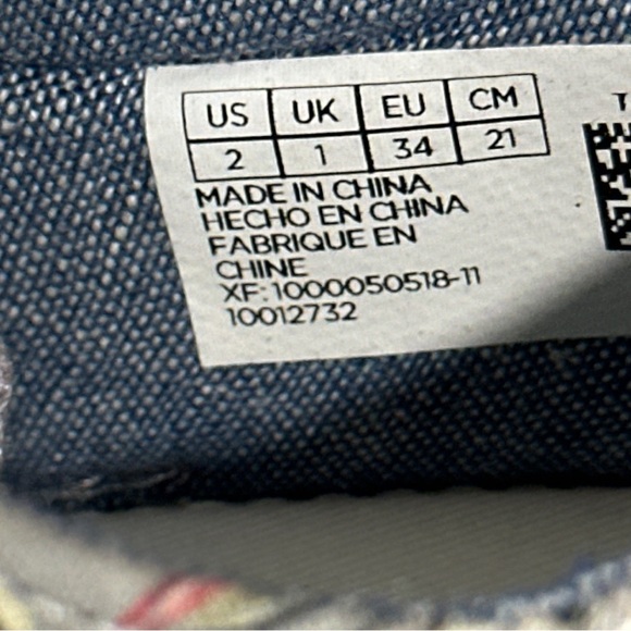 Disney x TOMS Grey Seven Dwarfs Printed Canvas Sneakers Youth Size 2. - Picture 4 of 10